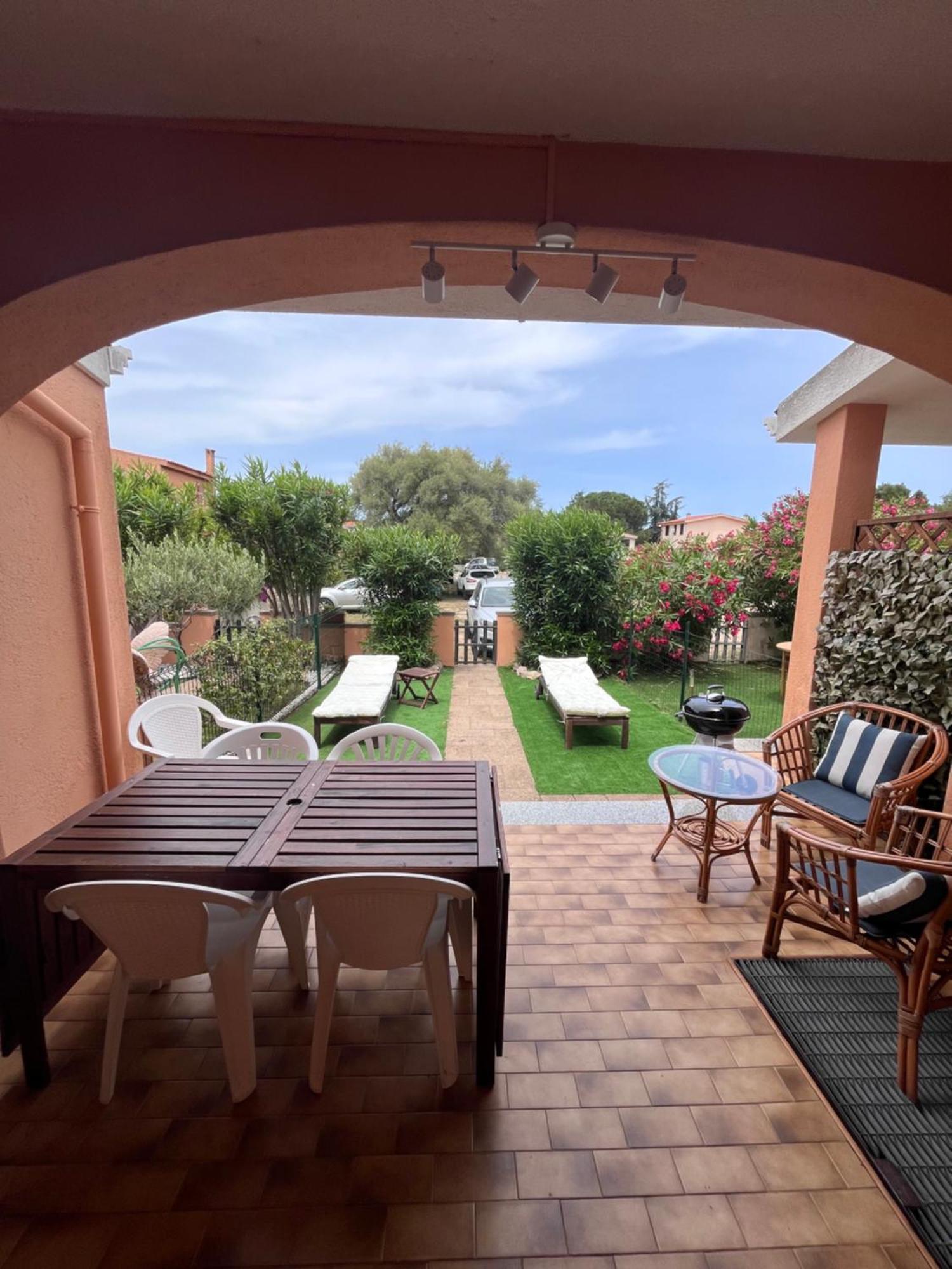 Appartamento San Teodoro centro e La Cinta Esterno foto